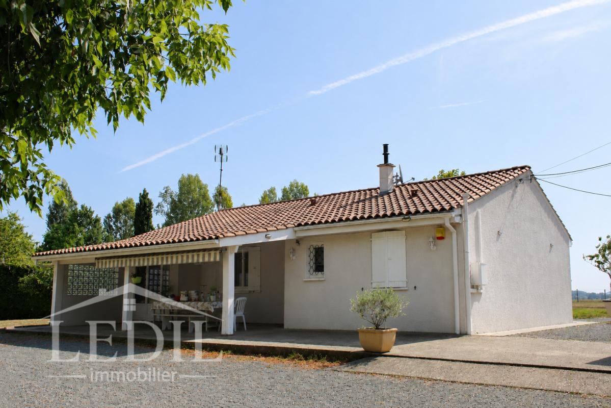 Maison de plain-pied avec 3 500 m² de terrain, dépendances et cadre de vie privilégié