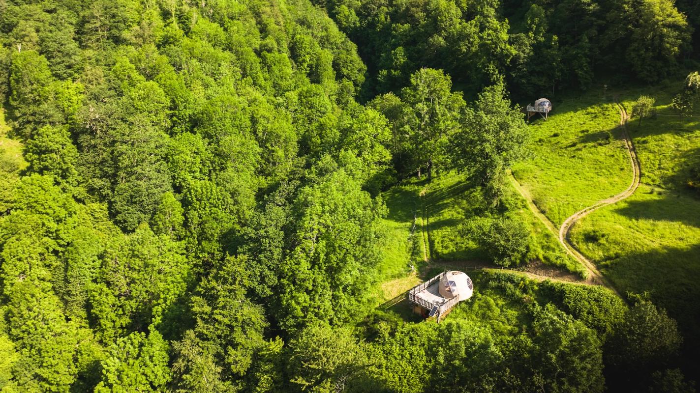 Domaine touristique avec hébergements insolites - 2 dômes – près de 3 ha – Vallée d’Aure