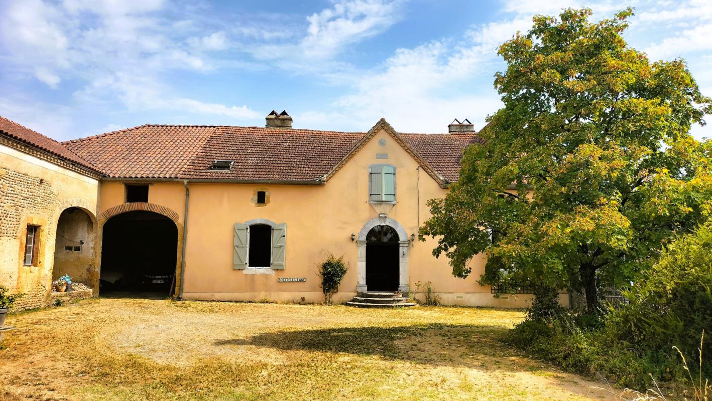 Maison bigourdane rénovée avec dépendances