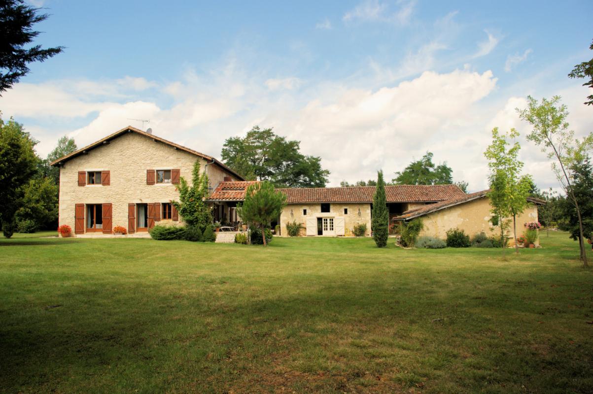 GERS - BELLE MAISON DE CAMPAGNE AVEC PISCINE