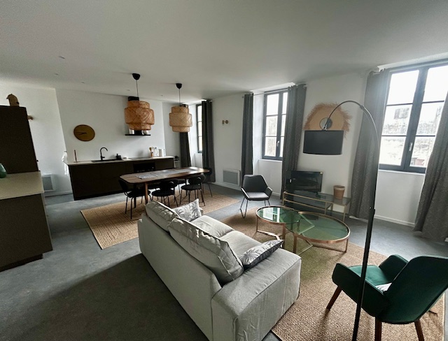 Appartement à louer, 4 pièces, 79 m², Blaye