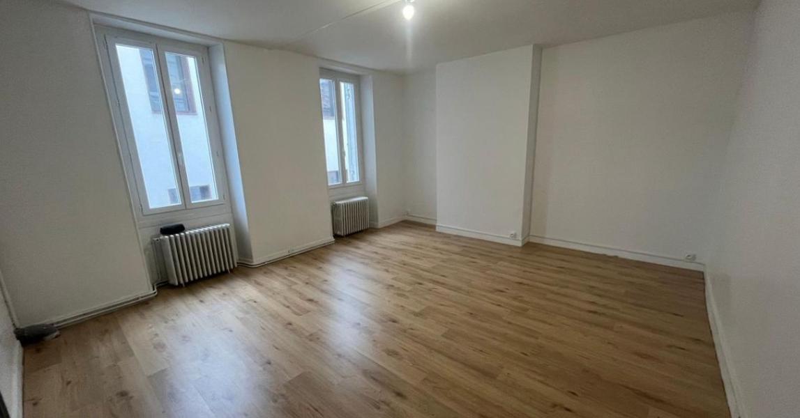 Appartement à louer, 3 pièces, 98 m², Blaye