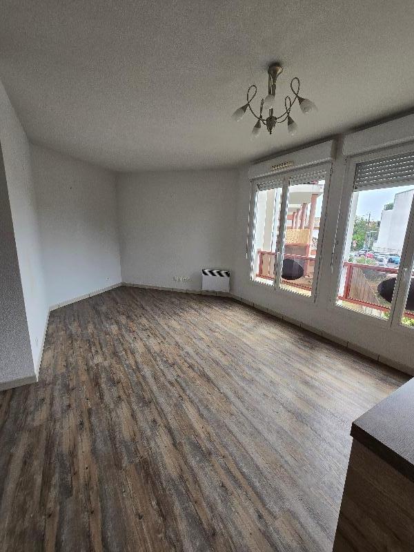 Appartement à louer, 4 pièces, 65 m², Ares