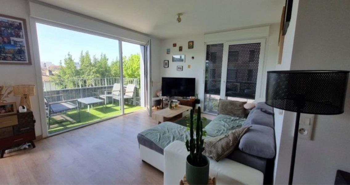Appartement à louer, 3 pièces, 70 m², Cenon