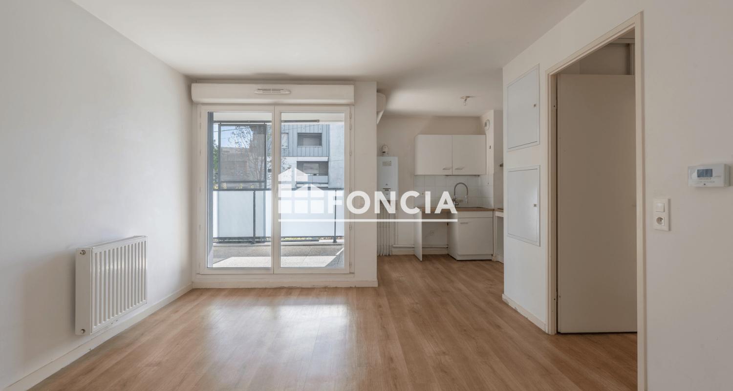 Appartement de Type 2 avec place de parking et loggia secteur 4 Pavillons à Lormont