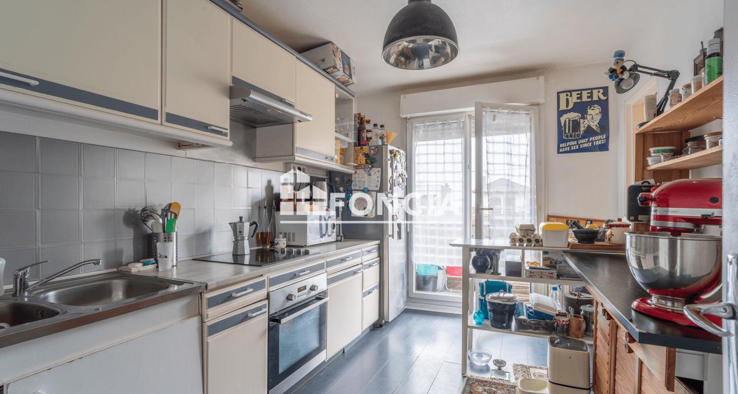 Appartement T3 au pied du tram avec balcon et parking