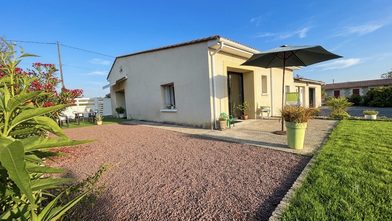 Ensemble de deux maisons dont une louée avec revenu locatif, Boscamnant, 50 minutes de Bordeaux