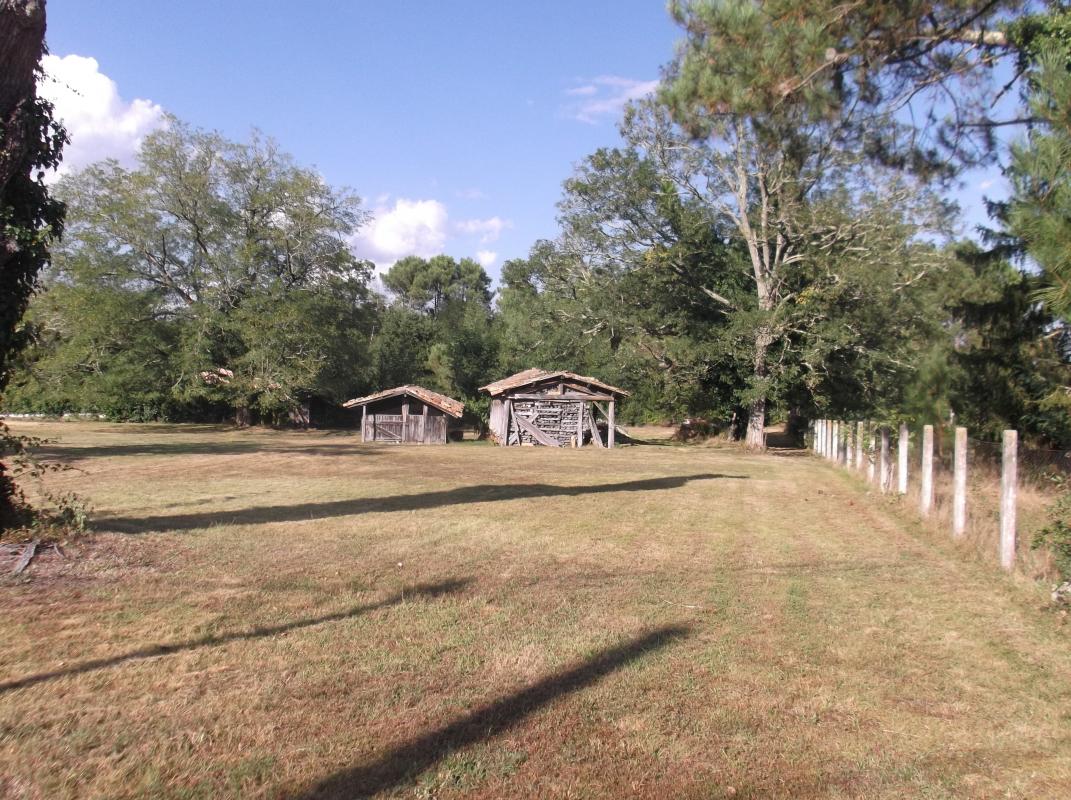VIELLE SAINT GIRONS terrain de 603 M2