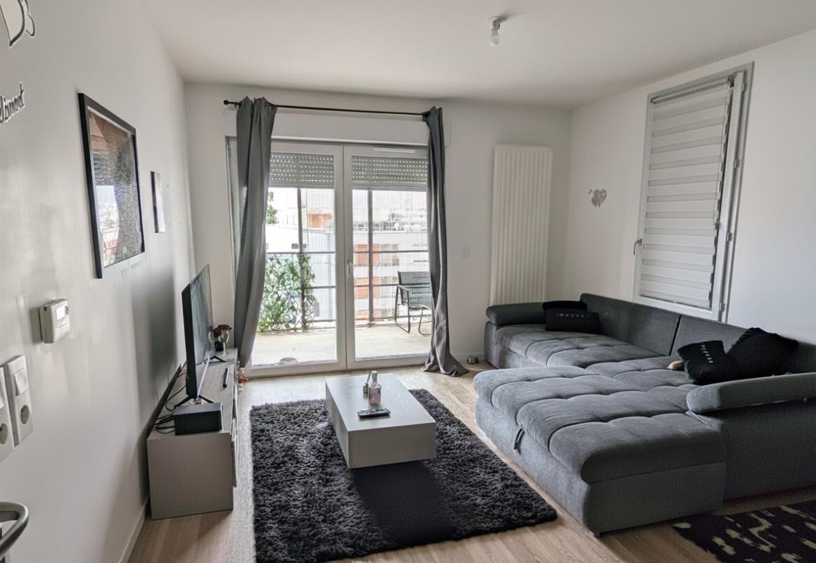 T2 VENDU LOUE avec terrasse et parking