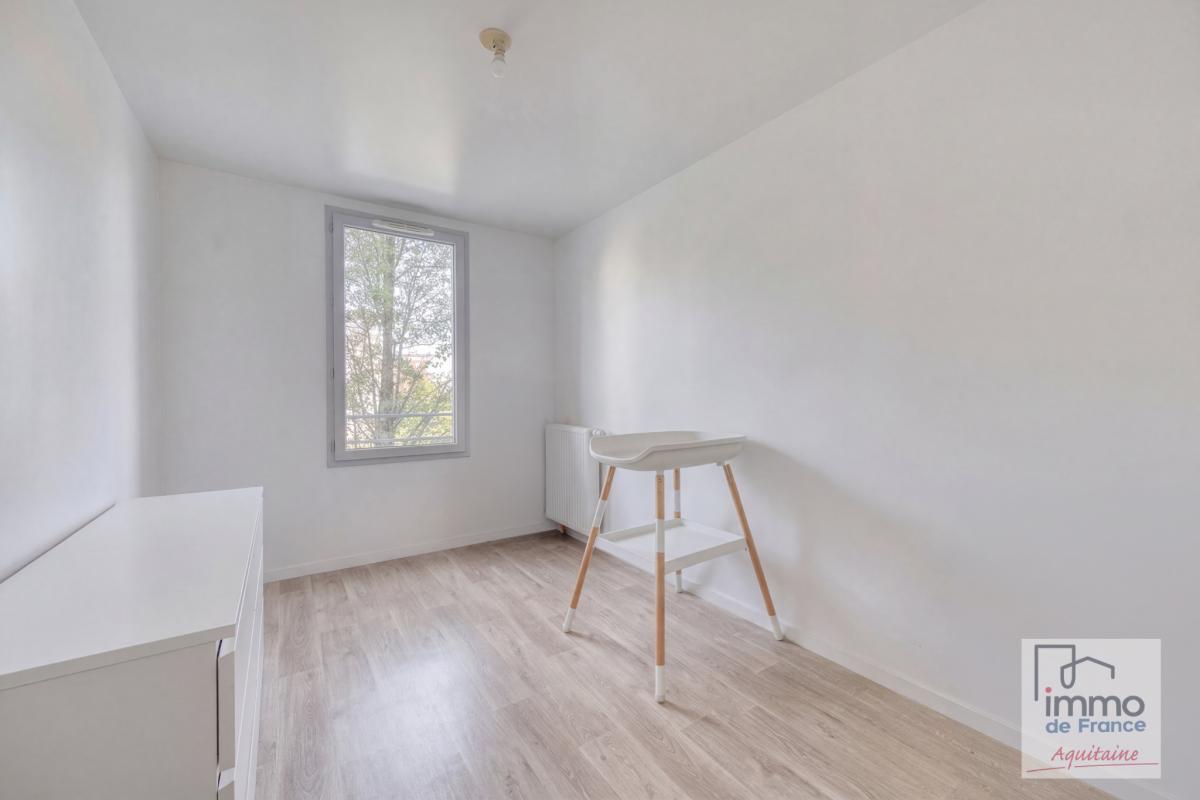 T3 VENDU LOUE avec terrasse & parking