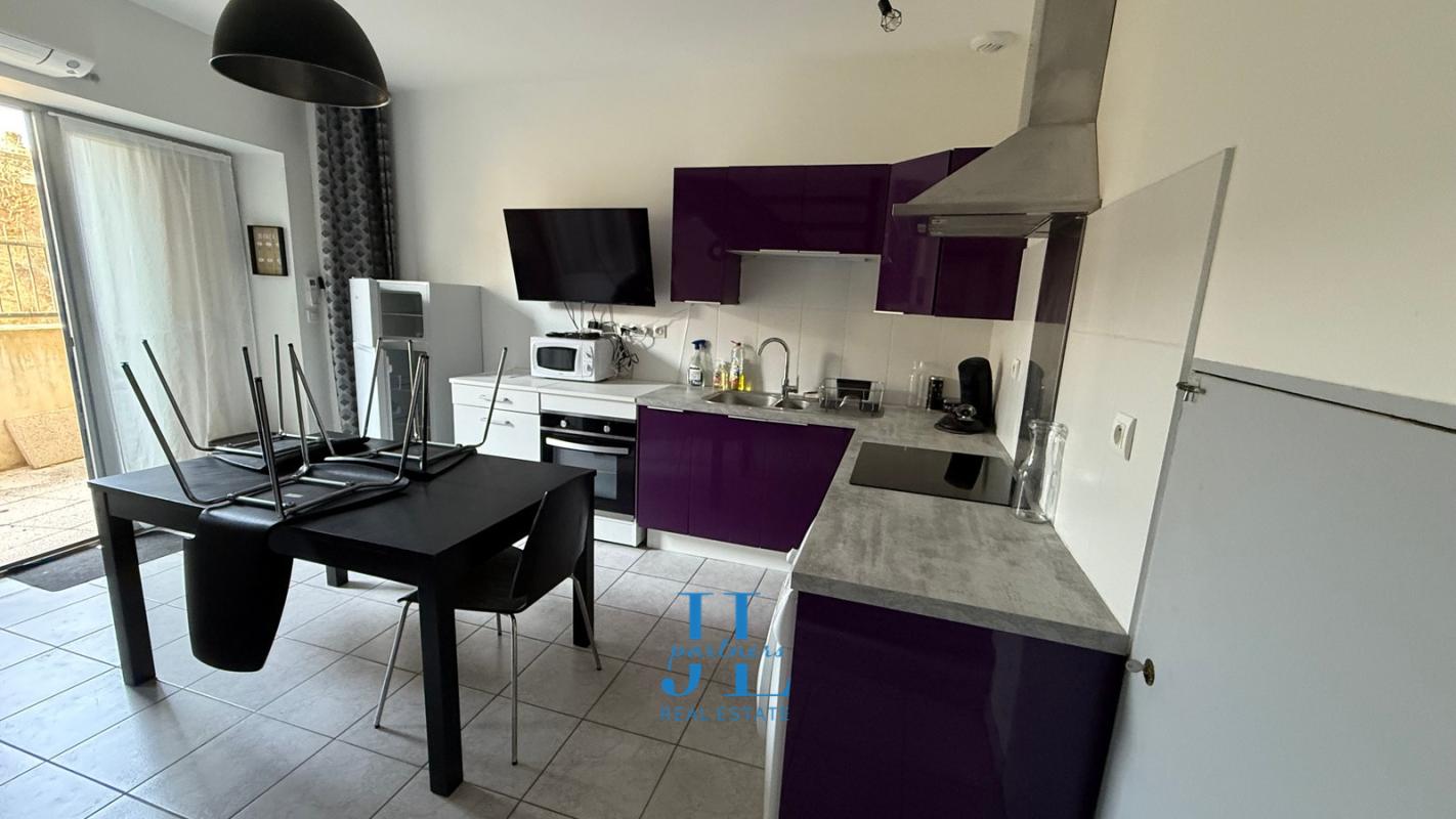 Maison de ville en pierre avec cour privative à vendre – Centre-ville de La Réole
