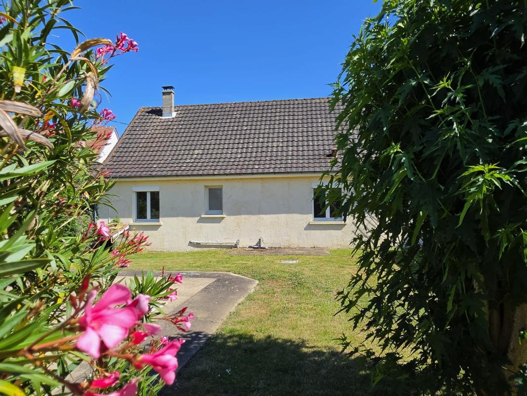 Maison Saint Pierre D'eyraud 8 pièce(s) 159 m2 avec garage de 424m2