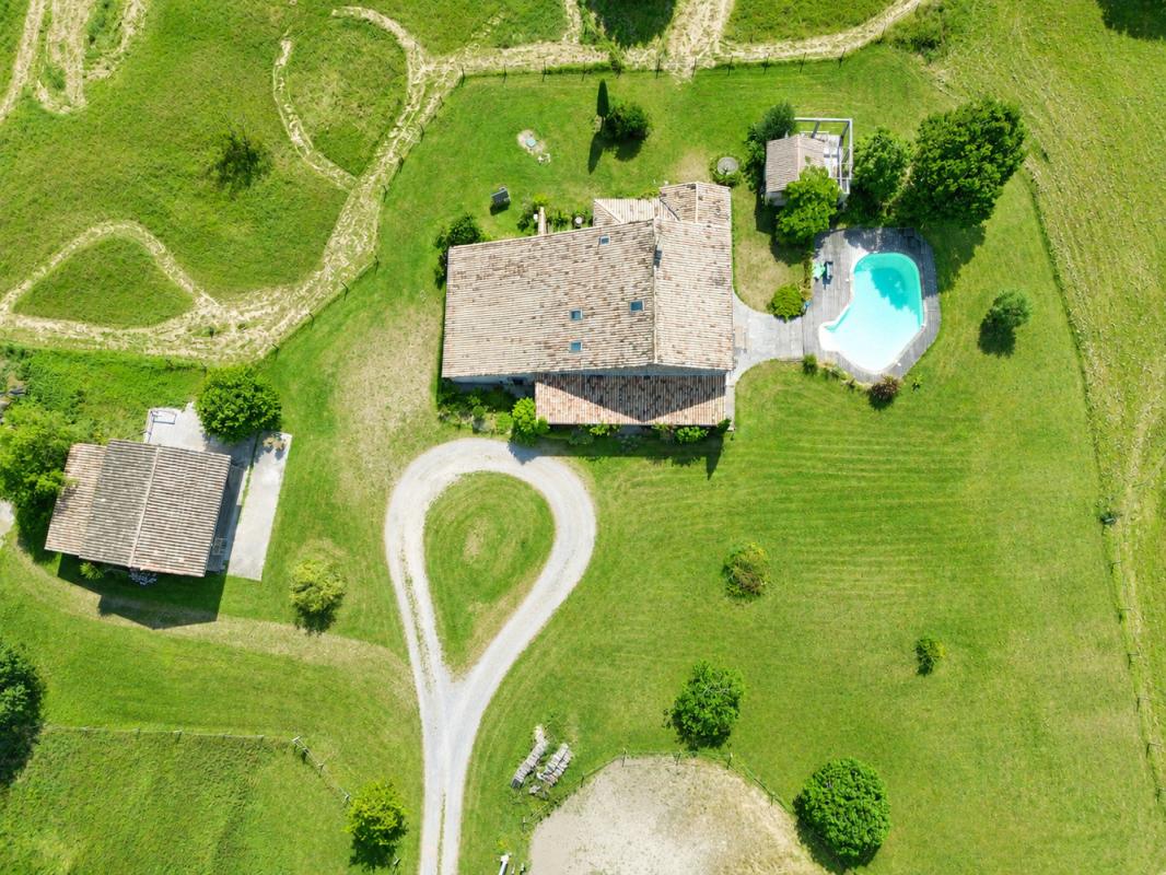 Domaine avec gîte et écuries