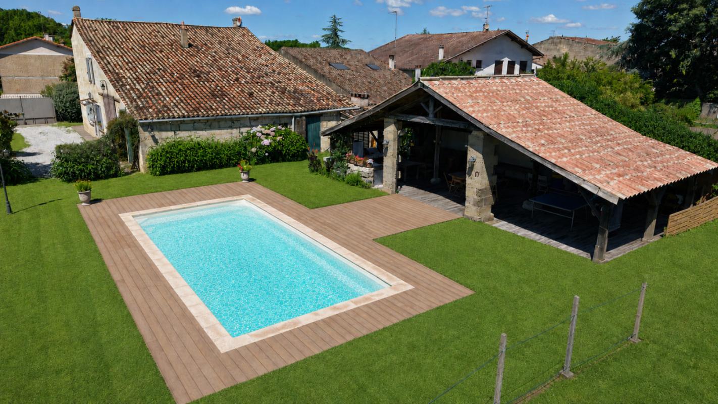 Maison en pierre avec piscine et dépendances