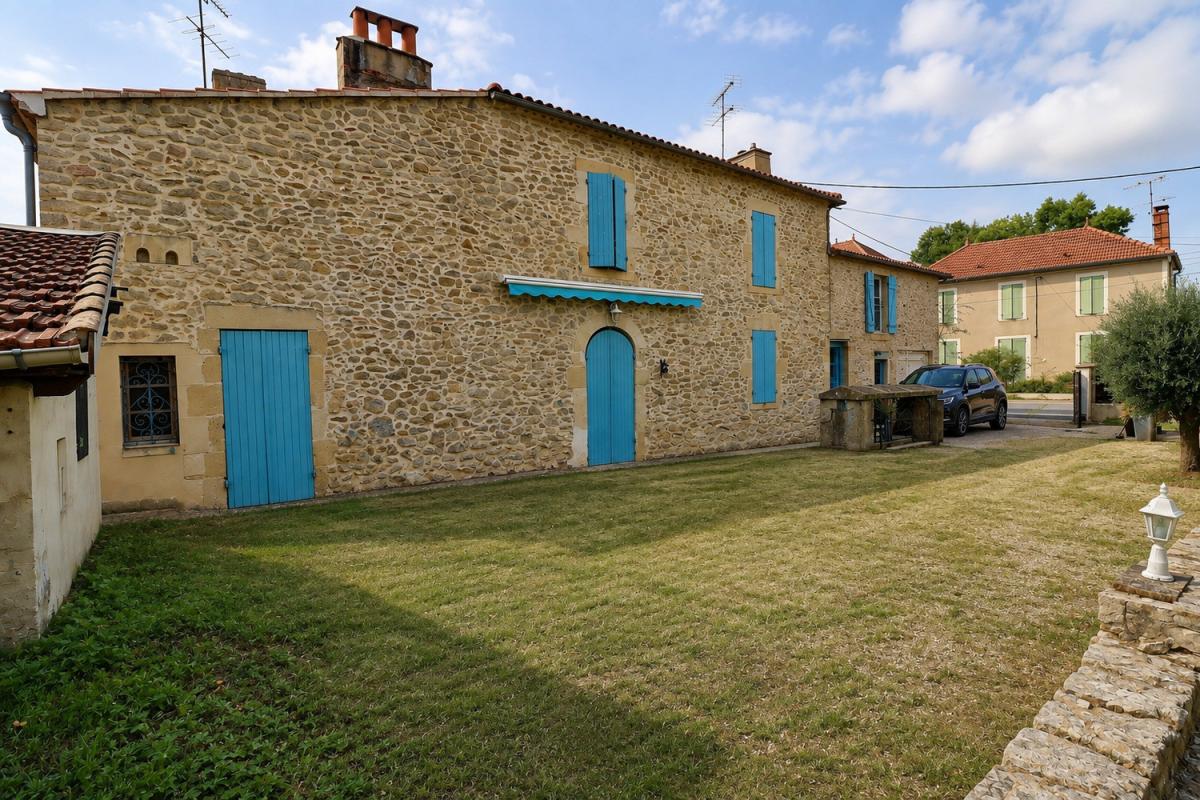 Belle maison de bourg en pierre