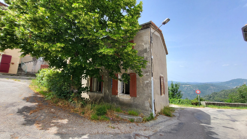A St Vincent de Durfort, maison de village, sous le crepit en pierres, un terrain non attenant de 2857m²situé à 100m de la maison