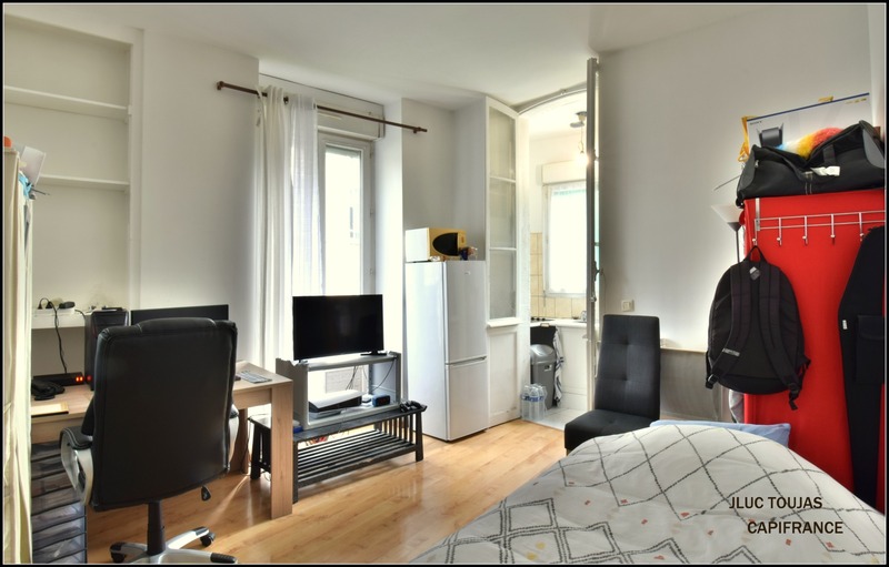Dpt Pyrénées Atlantiques (64), à vendre PAU centre, appartement T1 de 21 m²