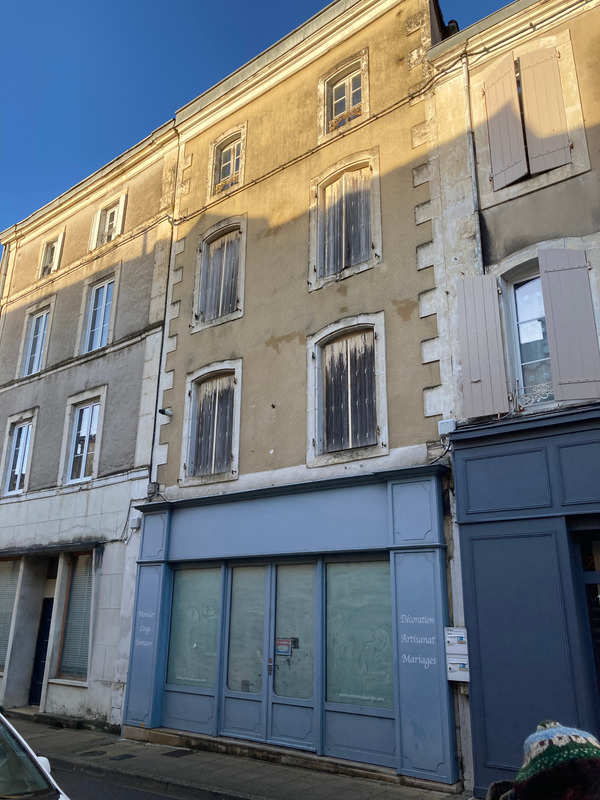 Dpt Charente (16), à vendre RUFFEC immeuble - Terrain de 151,00 m²