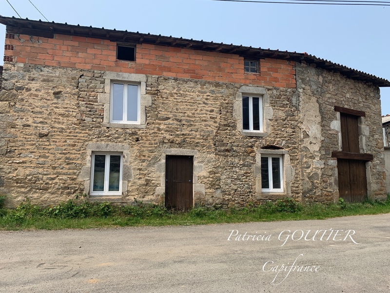 Dpt Puy de Dôme (63), Proche de NOIRETABLE  maison en pierre de 90 M2 avec garage