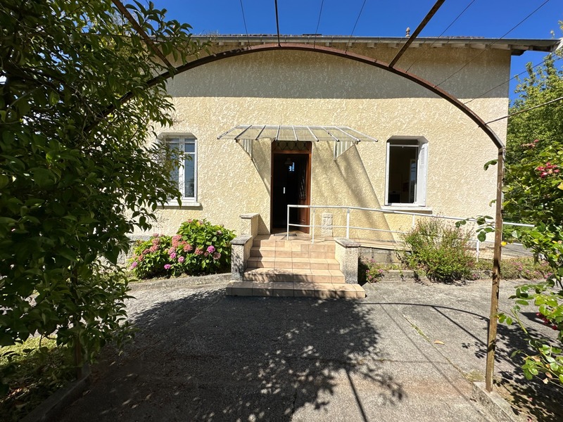 Dpt Dordogne (24), à vendre NONTRON maison P5 de 142 m² - Terrain de 1 720,00 m² 