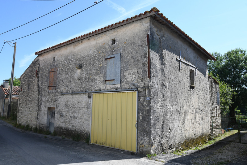 Dpt Charente (16), à vendre GOURVILLE maison P1  - Terrain de 211,00 m²