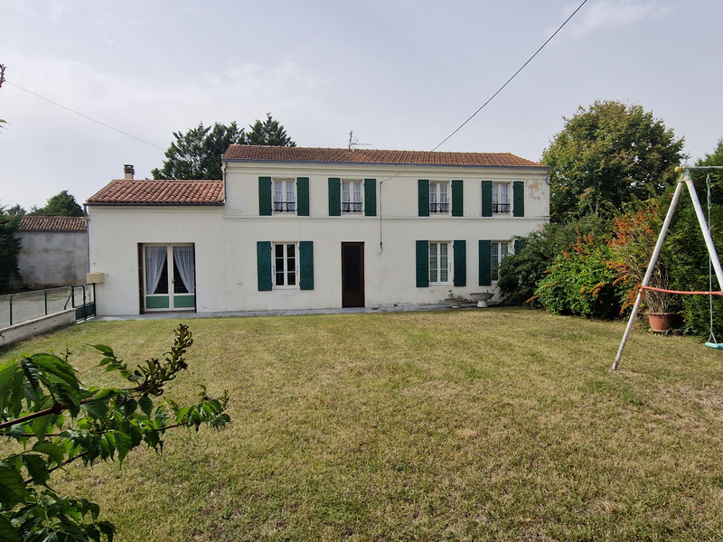 Dpt Charente Maritime (17), à vendre SAINT COUTANT LE GRAND maison P6 de 166 m² - Terrain de 1 850,00 m²