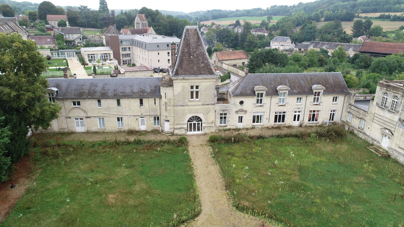 Dpt Aisne (02), VILLERS-COTTERETS proche, à vendre propriété composée d'un château, d'une demeu