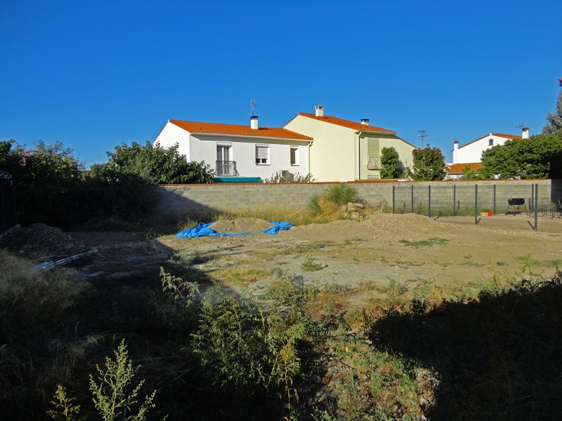 Dpt Pyrénées Orientales (66), à vendre ILLE SUR TET terrain constructible de 375 m² viabilisé, plat, clos