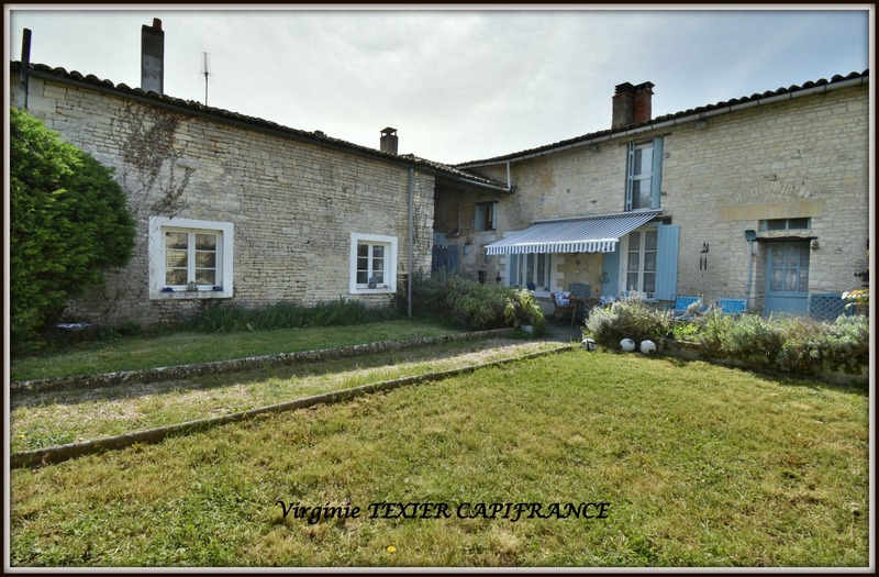 Dpt Charente Maritime (17), à vendre secteur CHEF BOUTONNE maison P7 de 167 m² - Terrain de 756,00 m²