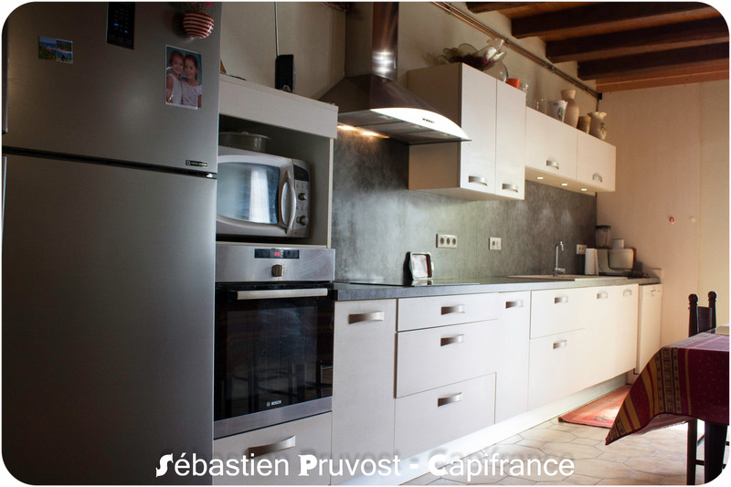 Dpt Dordogne (24), à vendre CHAMPAGNE ET FONTAINE maison P6, 4 chambres, cuisine récente, garage, terrain 400m2, cour intérieure