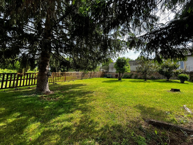 Dpt Saône et Loire (71), à vendre proche de CHAROLLES maison de 86 m² + maison à rénover sur jardin de 650 m²