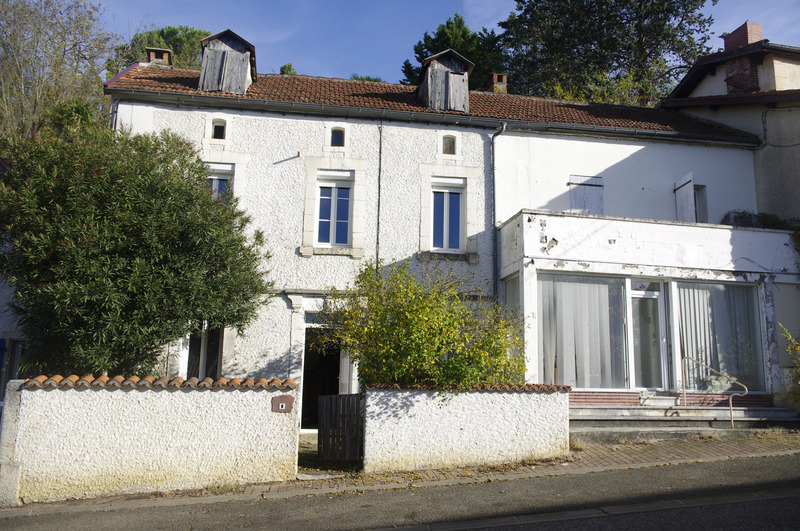 Dpt Gers (32), à vendre proche de VIC FEZENSAC maison 4 pièces +annexes sur terrain de 233 m²