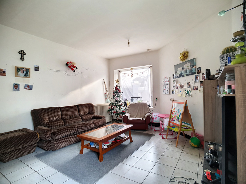 Dpt Sarthe (72), à vendre LA CHARTRE SUR LE LOIR appartement en triplex-T5 de 104m² - cave-centre vlle