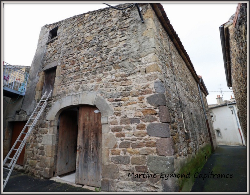 Dpt Puy de Dôme (63), à vendre COUDES  GRANGE AVEC CAVE ET GRENIER