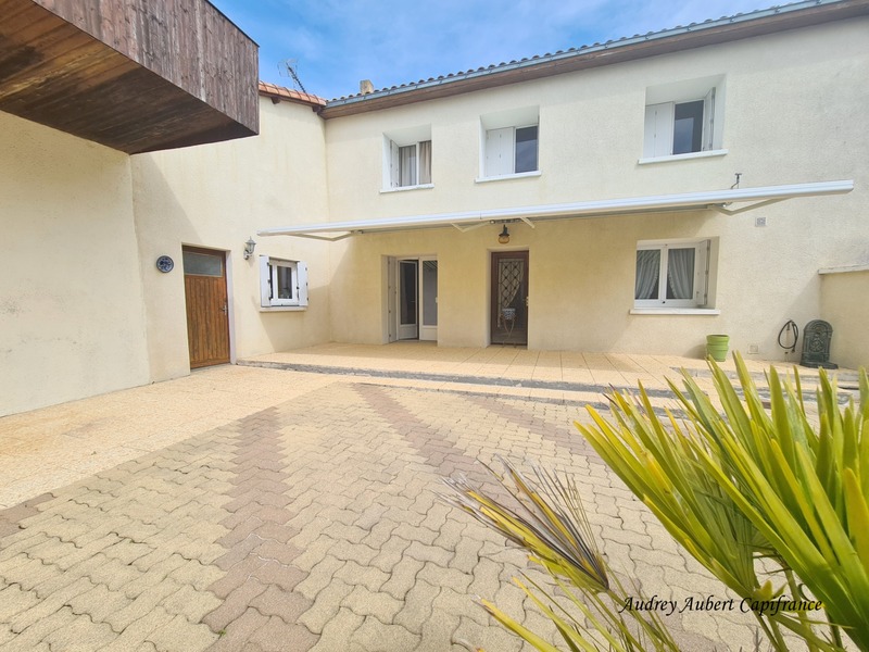 Dpt Charente Maritime (17), à vendre ST SEVERIN SUR BOUTONNE maison P6 - 4 chambres + garage et dépendances
