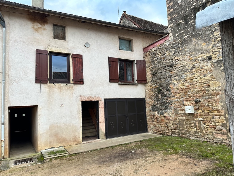 Dpt Saône et Loire (71), à vendre 5mn de Tournus maison de village mitoyenne habitable 68m2 à 79 000 