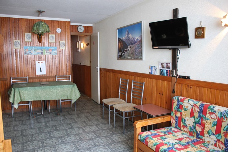 Dans les Hautes Prénées dans la station de ski de La MONGIE un studio de 26 m² avec balcon, cellier, casier à ski, parking intérieur