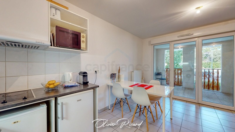 Dpt Hérault (34), à vendre JUVIGNAC appartement T1-Bis de 33,14 m², avec terrasse couverte de 8 m2 et parking en s/sol