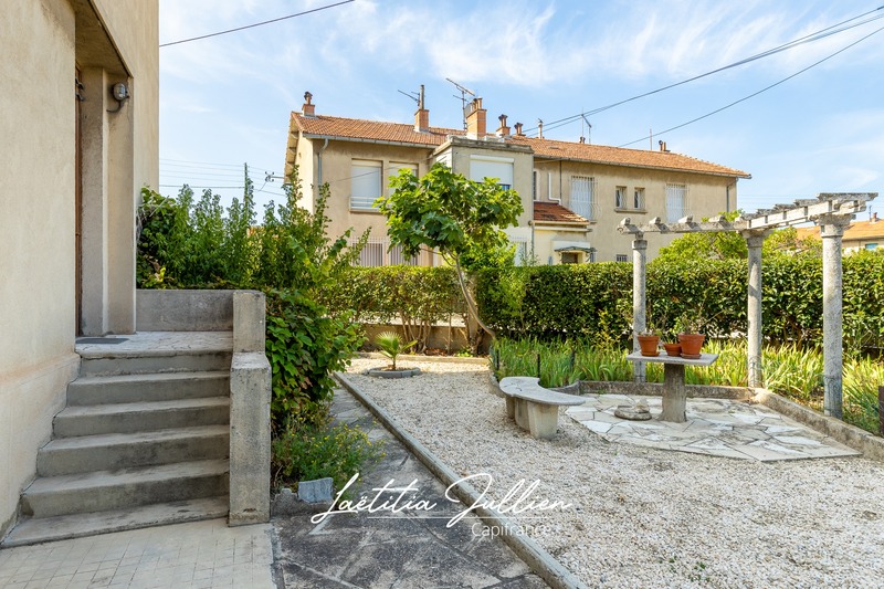 Dpt Bouches du Rhône (13), à vendre  Bas de maison T4 de 75.41m² avec 180m² de jardin et box de garage
