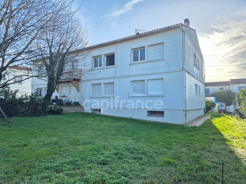 Dpt Charente Maritime (17), à vendre ROYAN appartement T1 - Plain pied - Cave - Jardin