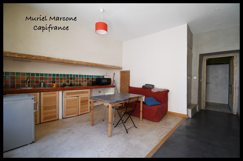 Dpt Bouches du Rhône (13), à vendre LA ROQUE D'ANTHERON maison P2 de plain-pied  de 37 m2