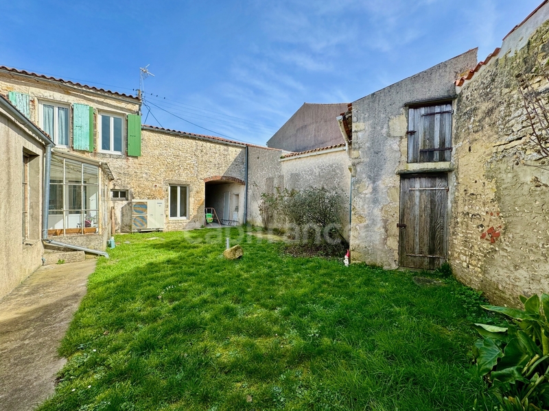 Dpt Charente Maritime (17), à vendre  maison P6 de 128 m² - Terrain de 404