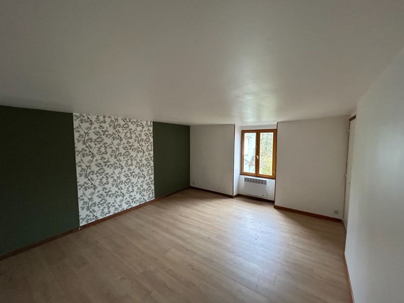 Dpt Yonne (89), à vendre VILLIERS SAINT BENOIT maison de 4 pièces de 77,58 m²  poser sur un terrain de 64,00 m² - petite dépendance avec cour et garage poser sur un terrain de 50 m²