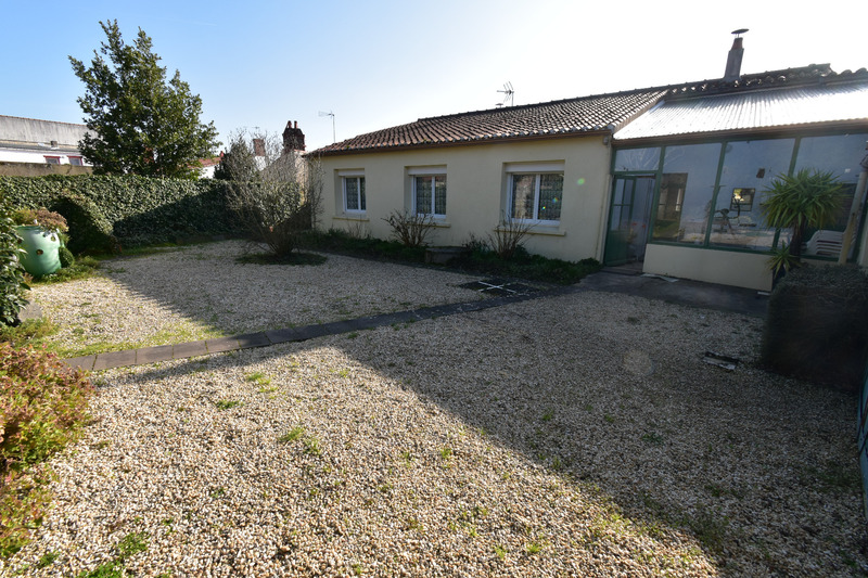 Dpt Vendée (85), à vendre entre CHALLANS et NOIRMOUTIER à SAINT GERVAIS centre bourg longère de 210 m²  sur 879 m² de terrain clos avec puits