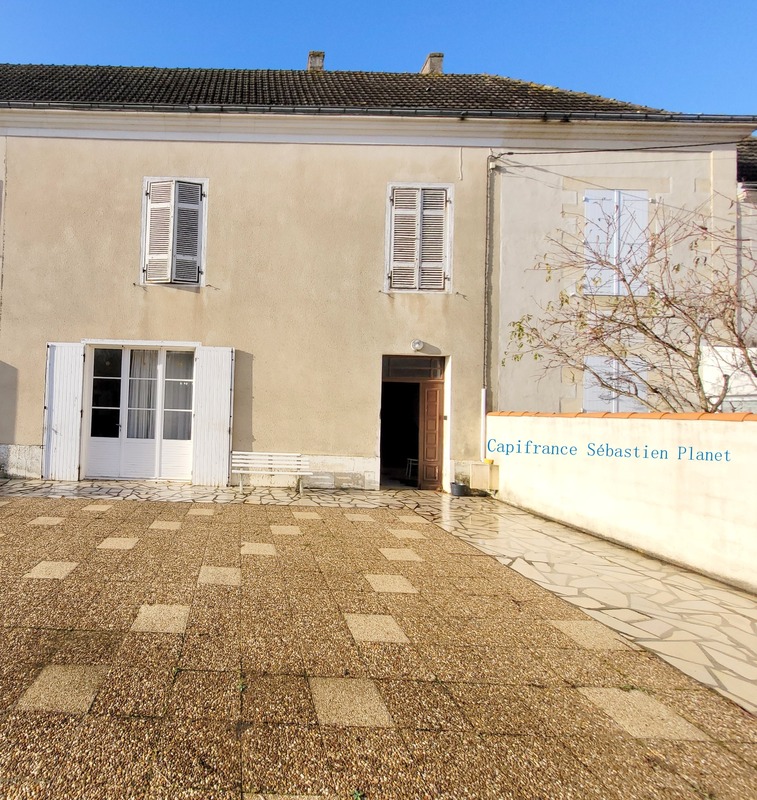 Dpt Charente Maritime (17), à vendre  maison de Maître P4 de 139 m² - Terrain de 909,00 m²