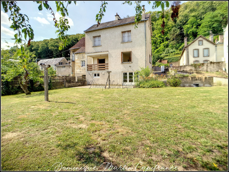 Dpt Sarthe (72), à vendre LA CHARTRE SUR LE LOIR maison P6 de 132,48 m² - Terrain de 629,00 m² - cave-terrasse