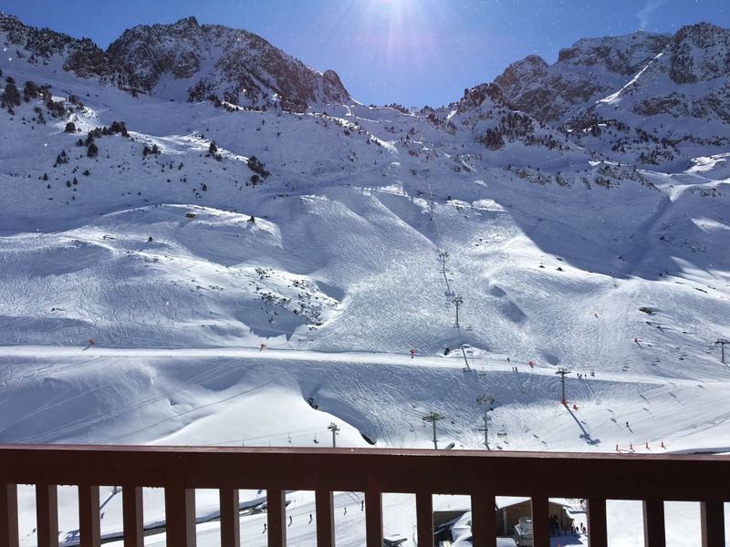 Dans les Hautes Pyrénées dans la station de ski de la MONGIE studio 29.54 m² en résidence avec balcon, cellier, Parking intérieur