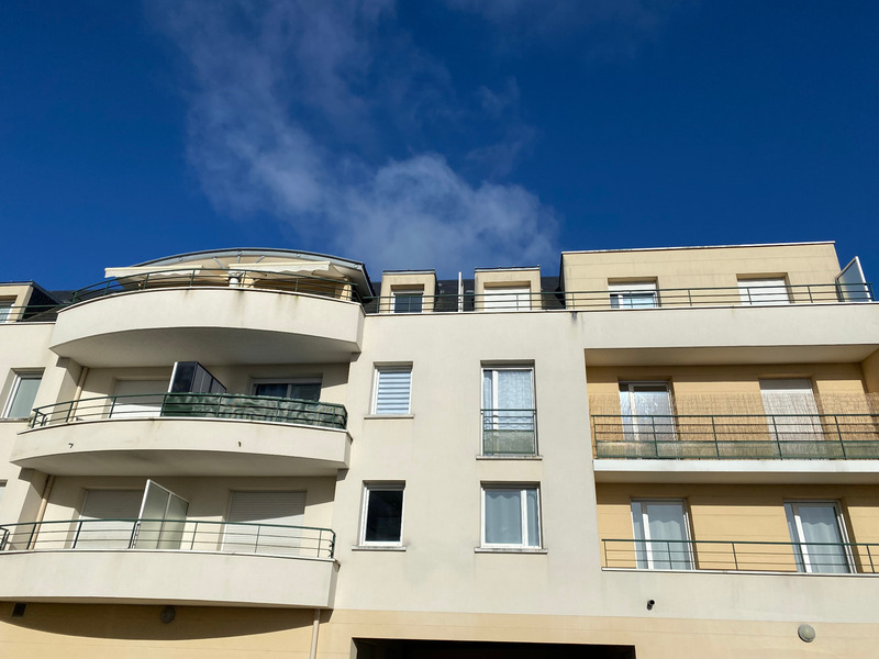 Dpt Indre et Loire (37), à vendre JOUE LES TOURS appartement dernier étage T2 de 53,34 m² avec grande terrasse
