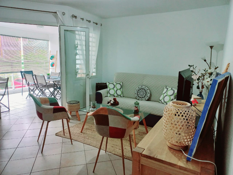 Dpt Guadeloupe (971), à vendre Appartement d'Une Chambre avec Terrasse et Piscine à Sainte-Anne