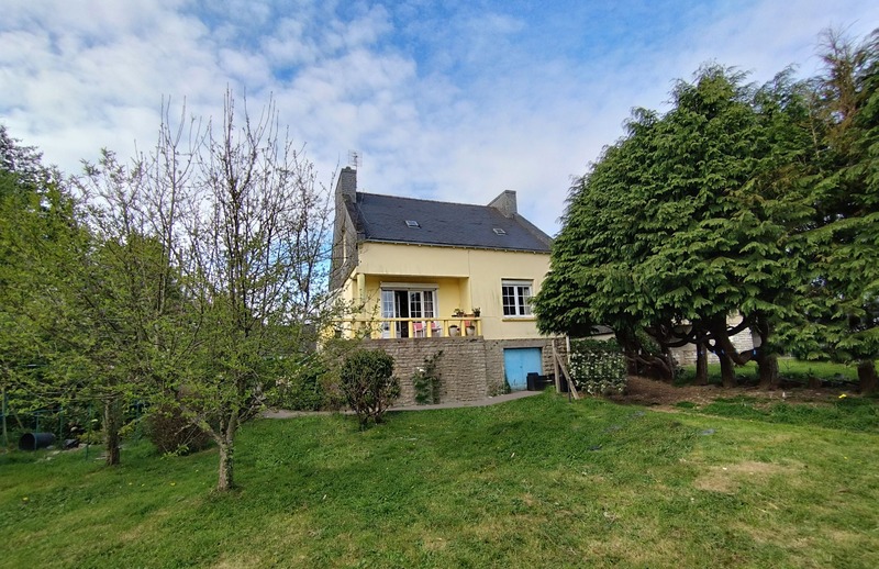 Dpt Finistère (29), à vendre SAINT GOAZEC maison P6 de 105 m² - Terrain de 1 708,00 m²